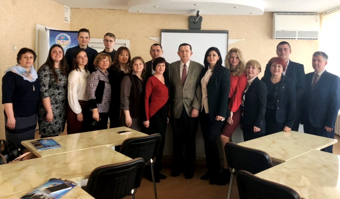 Викладачі та магістранти кафедри філософії та суспільних наук